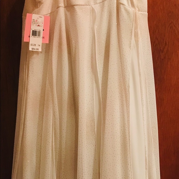 Girls dress size 14. Padded front for modesty. - Picture 3 of 7